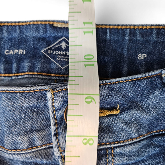 EUC St. John's Bay Mid Rise Relaxed Capri Jeans Sz. 8Px20 Medium Wash Denim - Picture 8 of 10